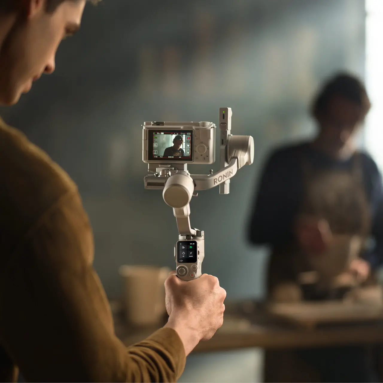 DJI RS 4 Mini – Lightweight Gimbal for Creators