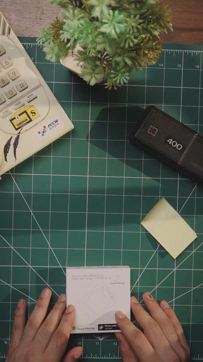 PhotoTag Smart Keychain Tracker with a Screen — Works with iPhone & Android